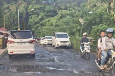 Jalan Rusak Parah di Tomohon-Tanawangko, Bahaya Mengintai Pengendara Setiap Hari