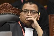 Gugat Pilkada Tomohon, Denny Indrayana: Paslon Petahana CSSR Layak Didiskualifikasi!