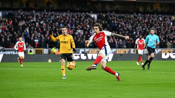 Arsenal Tundukkan Wolves dengan Skor Tipis 1-0 di Molineux Stadium, Perjuangan 10 Pemain Berbuah Manis