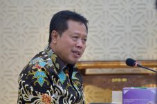 Komisi II DPR RI Kecam Pengunduran Pelantikan Kepala Daerah: “Menyalahi Aturan!”