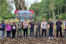 Polri Dukung Ketahanan Pangan, Waka Polres Minahasa Tanam Jagung di Kayuuwi