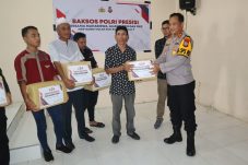 Kapolres Kepulauan Talaud Serahkan Bantuan Sosial Polri Presisi Sambut Ramadhan 1446 H