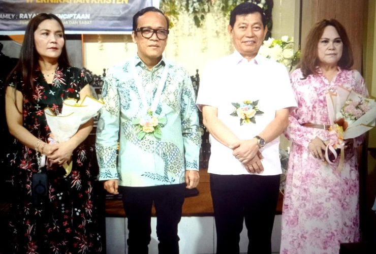 Wamenaker Immanuel Ebenezer Gerungan dan Wagub Sulut Victor Mailangkay Beribadah di GMAHK Ranotana