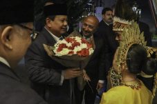 Foto : Presiden Prabowo disambut oleh sejumlah tokoh dan perwakilan masyarakat Indonesia di salah satu hotel di Ankara, Rabu malam, 9 April 2025.