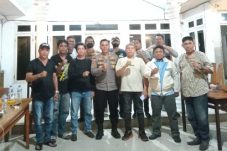 Dialog Terbuka Polri & PWI: Kapolsek Maesa Bangun Kepercayaan Publik Lewat Jumat Curhat