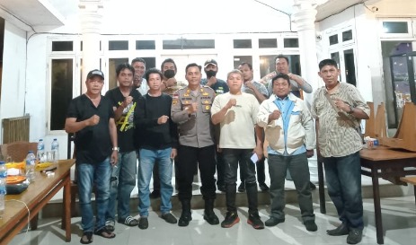 Dialog Terbuka Polri & PWI: Kapolsek Maesa Bangun Kepercayaan Publik Lewat Jumat Curhat
