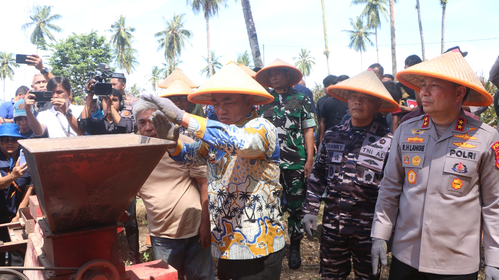 Kapolda Sulut dan Gubernur Panen Raya Jagung Serentak: Dorong Swasembada Pangan, 118 Ton Jagung Dipanen