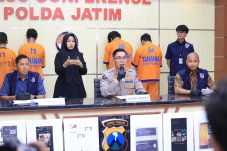 Polisi Tangkap 4 Anggota Grup WA Gay Penyebar Konten Porno