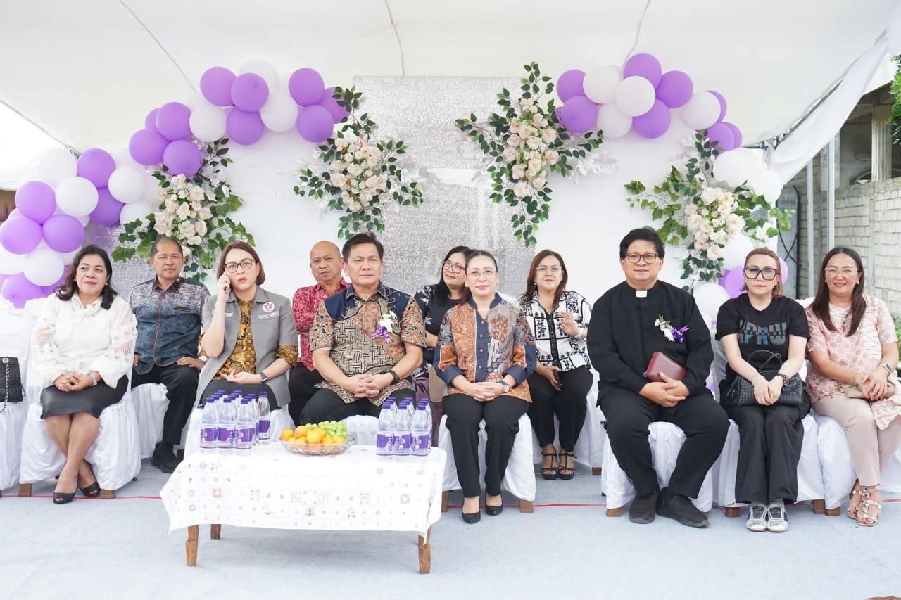 Wabup Vanda Sarundajang Hadiri Pembukaan HPR GMIM Wilayah Kawangkoan dan Lepas Lomba Gerak Jalan Remaja
