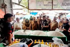 Jelang Pengucapan Syukur, Bupati Robby Pantau Harga di Pasar Tondano