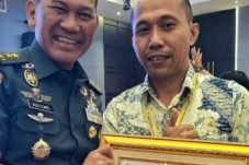 Kapuspen TNI Ucapkan Selamat kepada Pimred PRONews5.com, Penerima PIMRED Award 2025