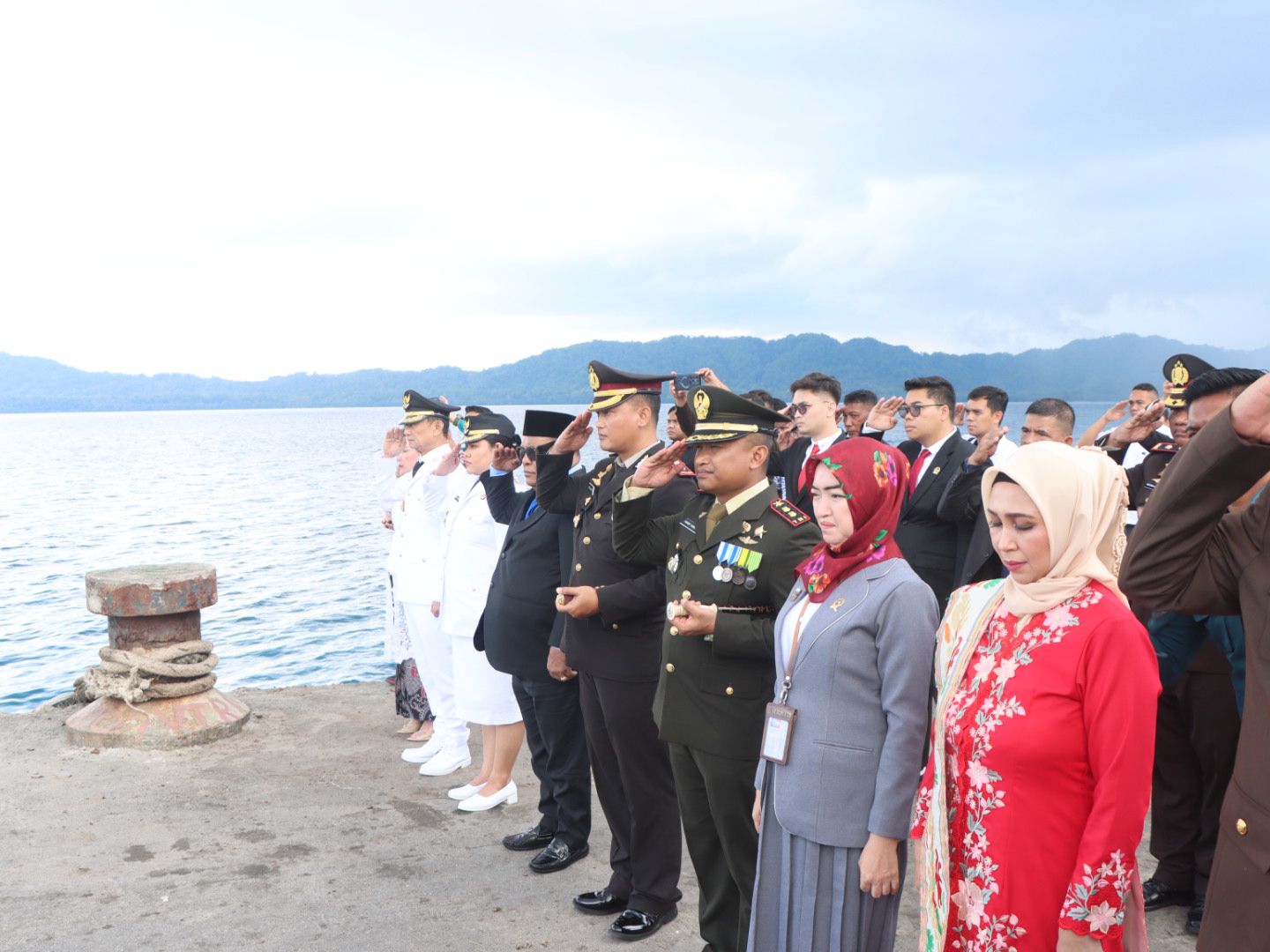 Khidmat di Laut Talaud, Kapolres Arie Sulistyo Ikut Tabur Bunga HUT ke-80 RI