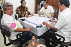 Viral! Dua Menteri Main Domino dengan Eks Tersangka, DPR Bereaksi Keras