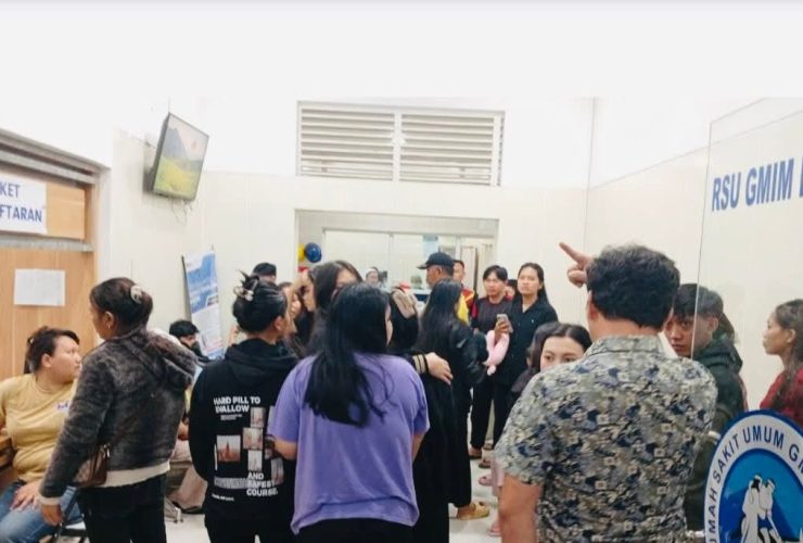 Suasana di RSU GMIM Bethesda Tomohon saat ratusan mahasiswa UKIT mendapat perawatan akibat dugaan keracunan makanan, Kamis (11/9/2025) malam. (Foto: ist)