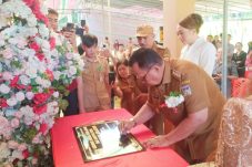 Bupati Minahasa Resmikan Gedung Serbaguna dan Kantor Desa Raringis Selatan
