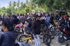 Warga Ratatotok Protes Penutupan Tambang Emas: “Jangan Tutup Tempat Cari Makan Kami”