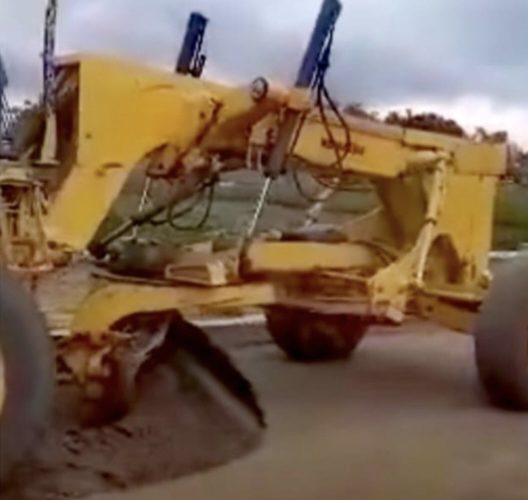 Proyek Trek Pacuan Kuda Tompaso Rp2,85 Miliar Dibongkar, Diduga Gunakan Material Abal-Abal, KPK Diminta Usut!