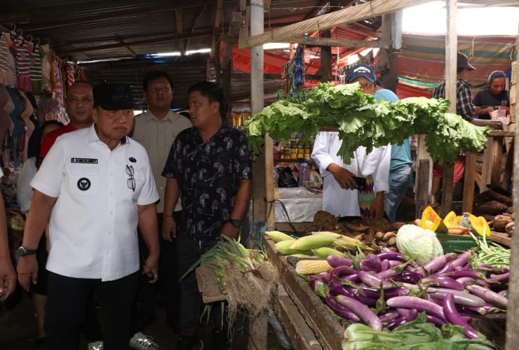 Bupati Robby Dondokambey Sidak Pasar Sonder
