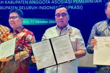 Bupati Robby Dondokambey Serahkan Proposal ke Kemendikbudristek untuk Rehabilitasi Sekolah Rusak di Minahasa