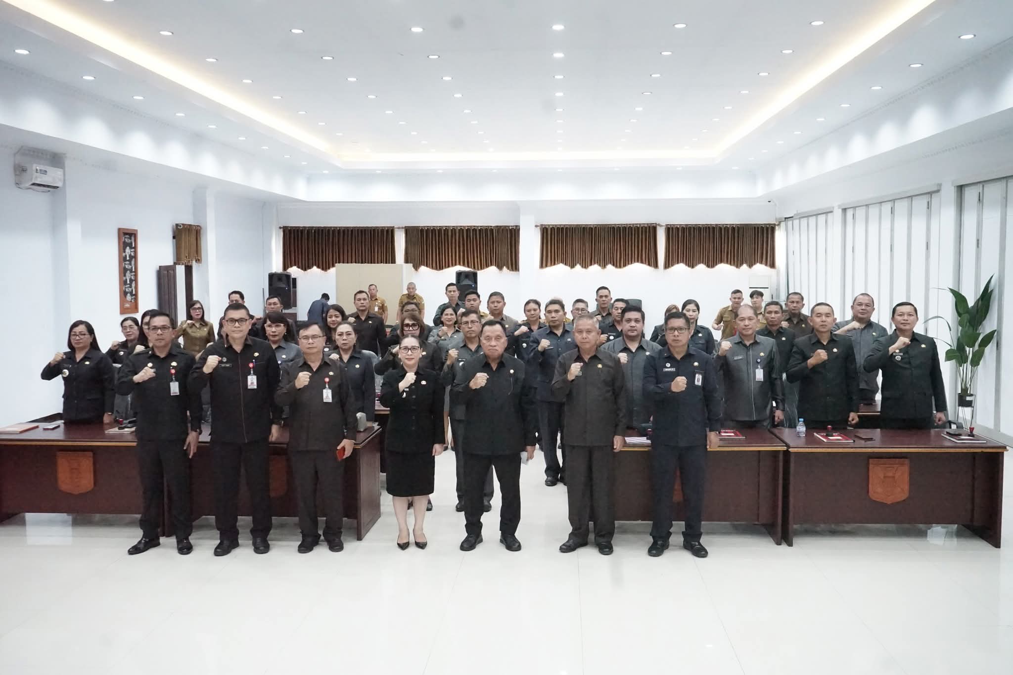 Bupati Robby Dondokambey Tekankan Integritas dan Profesionalisme pada Sertijab Pejabat Administrator Minahasa