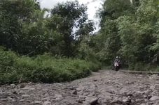 Jalan Ratahan–Amurang Rusak Parah! Warga Minsel–Mitra Desak Pemerintah Jangan Diam Saja