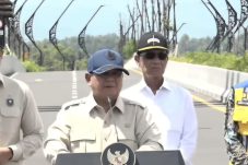 Prabowo Larang Anak Sekolah Berjejer di Jalan Saat Kunker: “Kasihan, Mereka Berdiri di Panas”