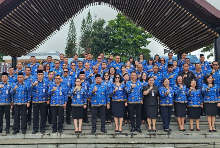 HUT Korpri ke-54, Pemkab Minahasa Gelar Apel Terpadu dan Serahkan Penghargaan serta Ambulans Baru
