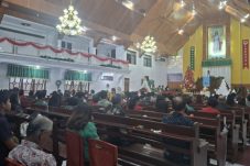Suasana Sukacita Warnai Ibadah Menyambut Natal di GMIM Bait El Kamasi Tomohon