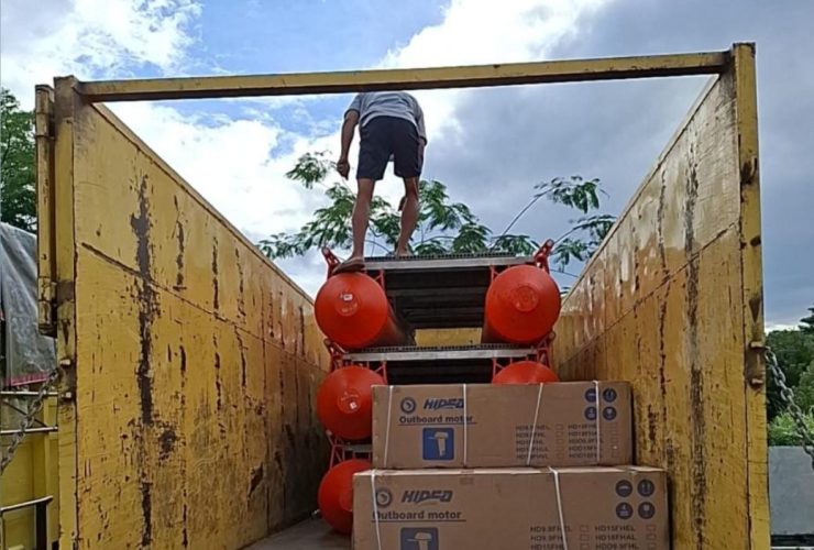 Pos Logistik (Poslog) Kualanamu, bantuan pangan dan nonpangan dengan total berat 13,75 ton telah disalurkan ke wilayah terdampak di Provinsi Sumatera Utara dan Aceh.