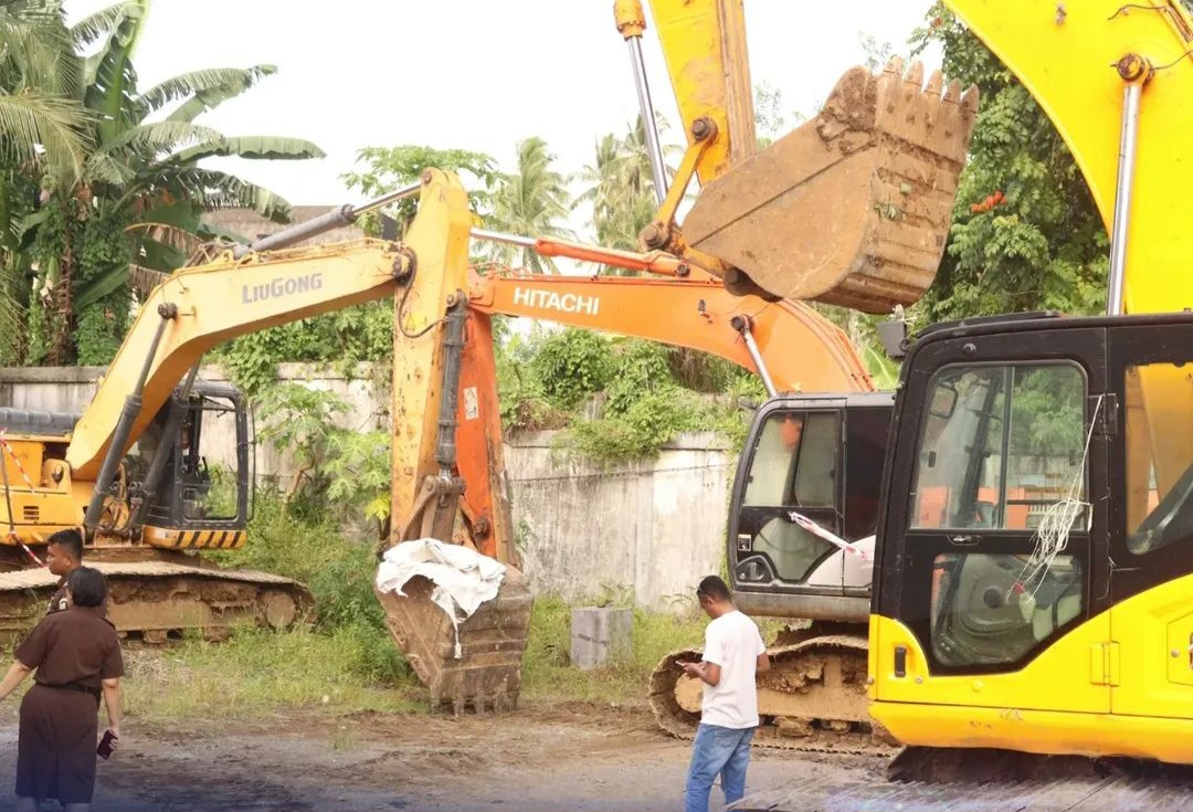 Enam Excavator Disita, Kasus Tambang HWR Mulai Terkuak