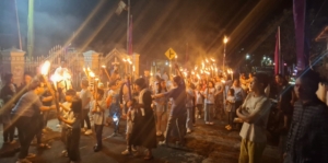 Maknai Jumat Agung, Anak Sekolah Minggu GMIM Sion Rambunan Gelar Pawai Obor Penuh Sukacita