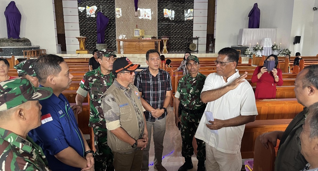 BNPB Turun Langsung ke Minahasa, Suharyanto Tinjau Dampak Gempa 7,6 SR dan Salurkan Bantuan ke Warga