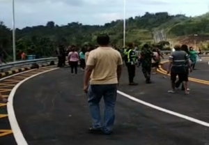 Nyaris Bentrok, Pemblokiran Jalan Baru di Pinasungkulan Picu Ketegangan Warga