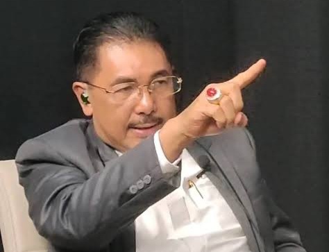 Ia Berjalan Sendiri dari Nusa Utara hingga Dunia Hukum Nasional Mengenalnya