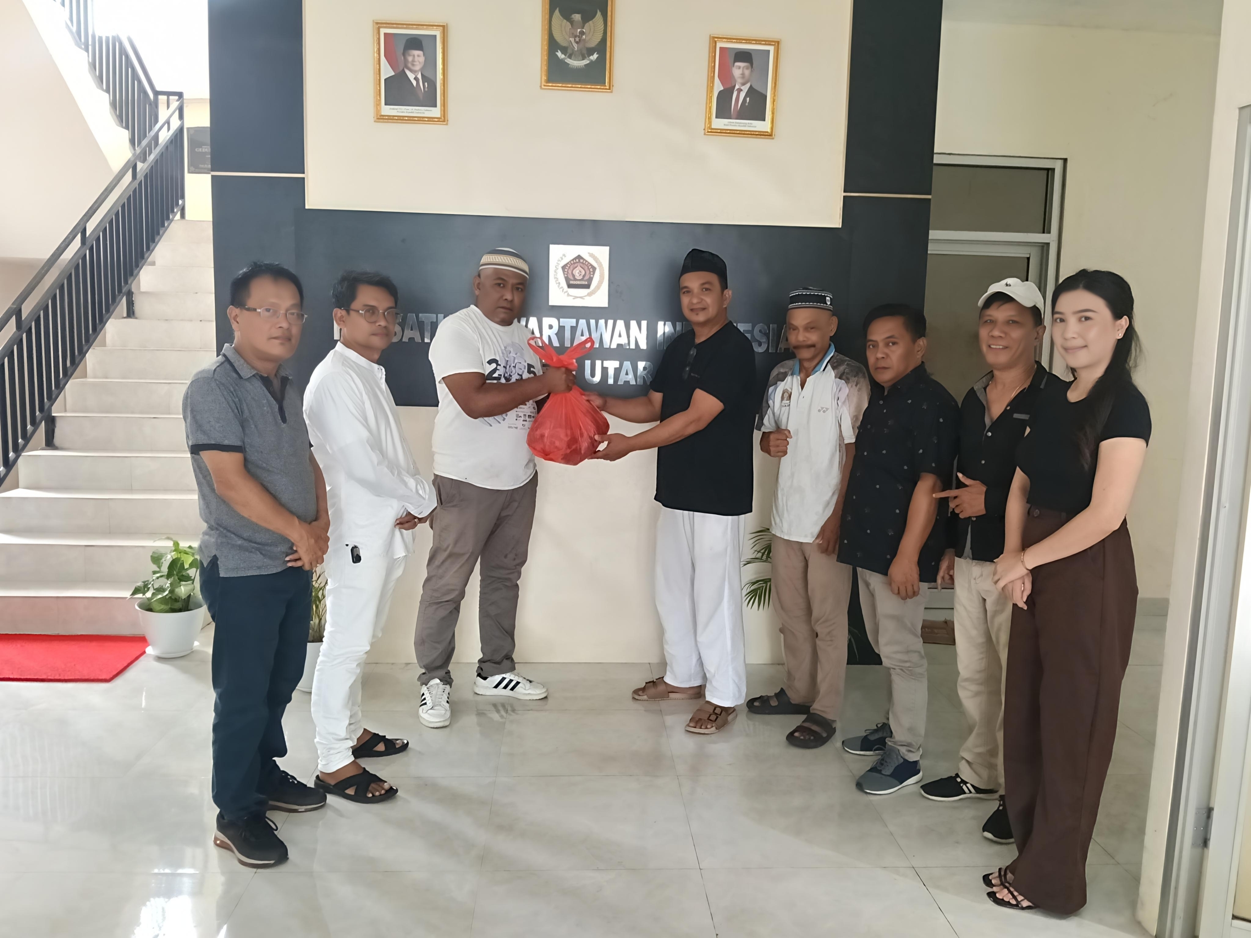 Wartawan Muslim Terima Daging Kurban dari PWI Sulut, Kamrin Sebut AA-RS Rawat Persaudaraan
