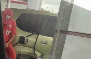 SPBU Kawangkoan Viral, Diduga Layani Pengisian Solar Lewat Pintu Kendaraan