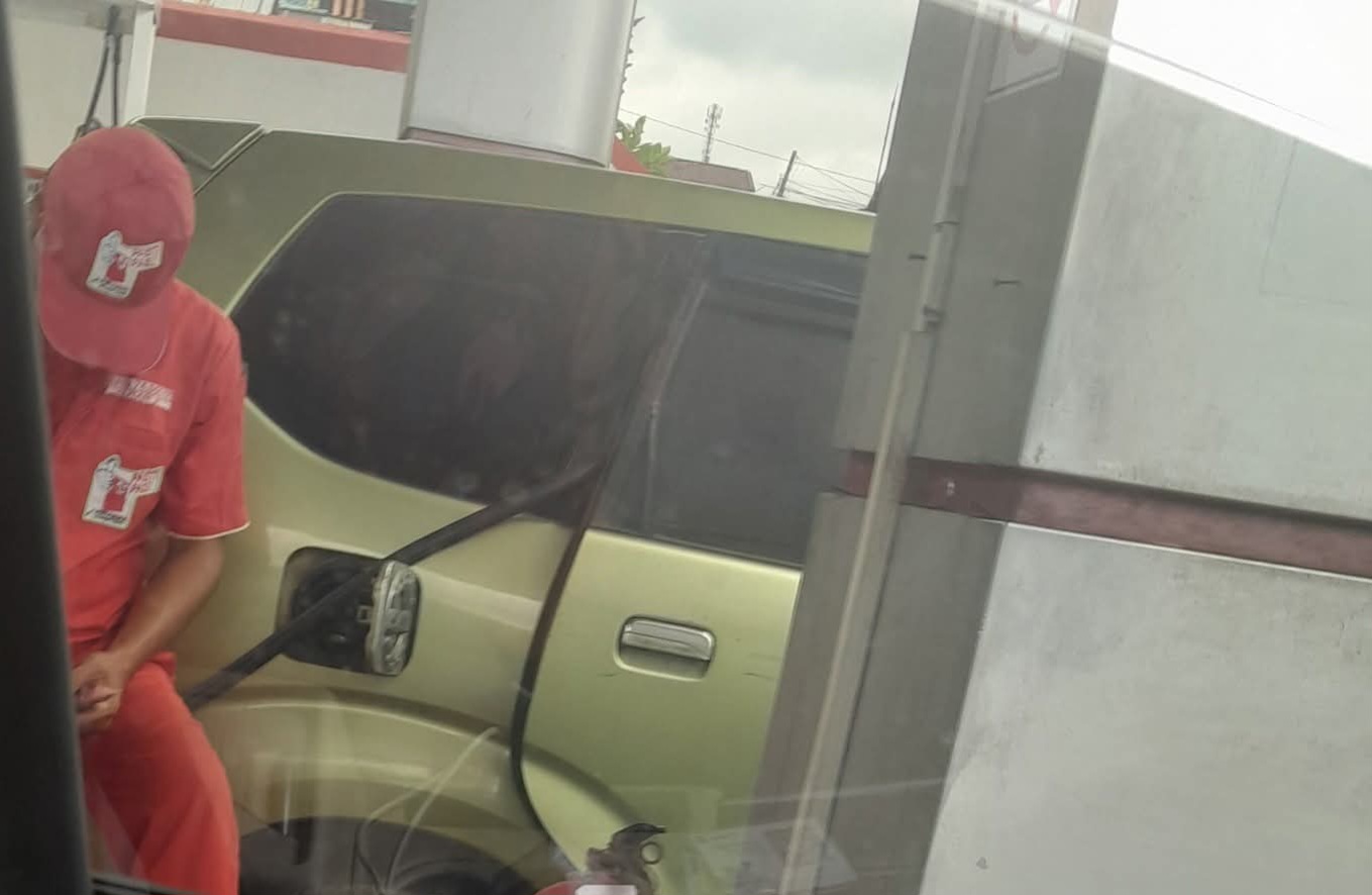 SPBU Kawangkoan Viral, Diduga Layani Pengisian Solar Lewat Pintu Kendaraan