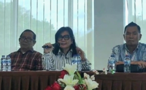 Dugaan kredit fiktif Rp30 miliar di BPR Prisma Dana mengguncang Manado. OJK mendesak proses hukum, sementara manajemen bank mengklaim tengah melakukan pembenahan.