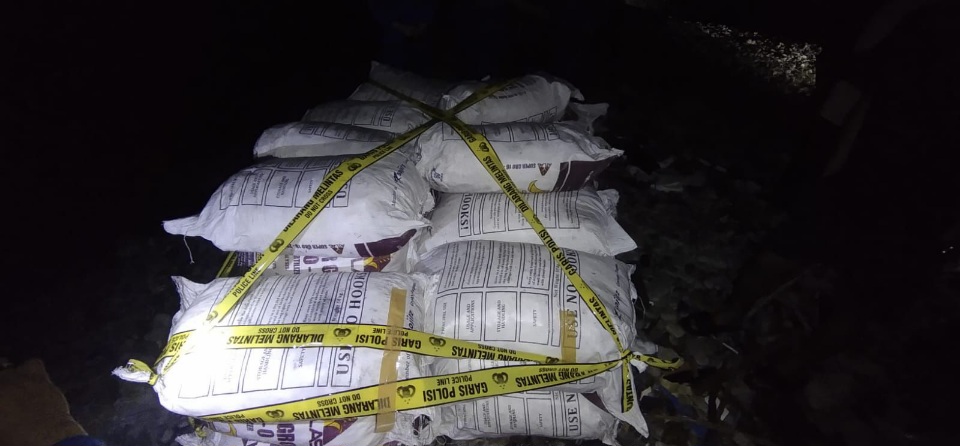 Polres Mitra Sita Ratusan Karung dan Kaleng Sianida Ilegal, Diduga Libatkan Oknum Polisi dan Pengusaha Kotamobagu