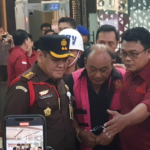 Usai Diperiksa Kejagung, Dadan Hindayana Muncul Pakai Rompi Oranye dan Tangan Diborgol