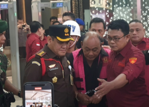 Usai Diperiksa Kejagung, Dadan Hindayana Muncul Pakai Rompi Oranye dan Tangan Diborgol