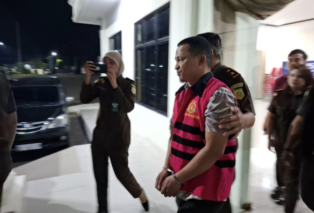 Arga, Mantan Bendahara KPU Boltim, Resmi Ditahan Kejari Kotamobagu dalam Kasus Dugaan Korupsi