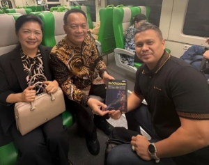 Tak Disengaja Bertemu di Whoosh, Wali Kota Tomohon dan Osco Letunggamu Bahas Masa Depan TIFF