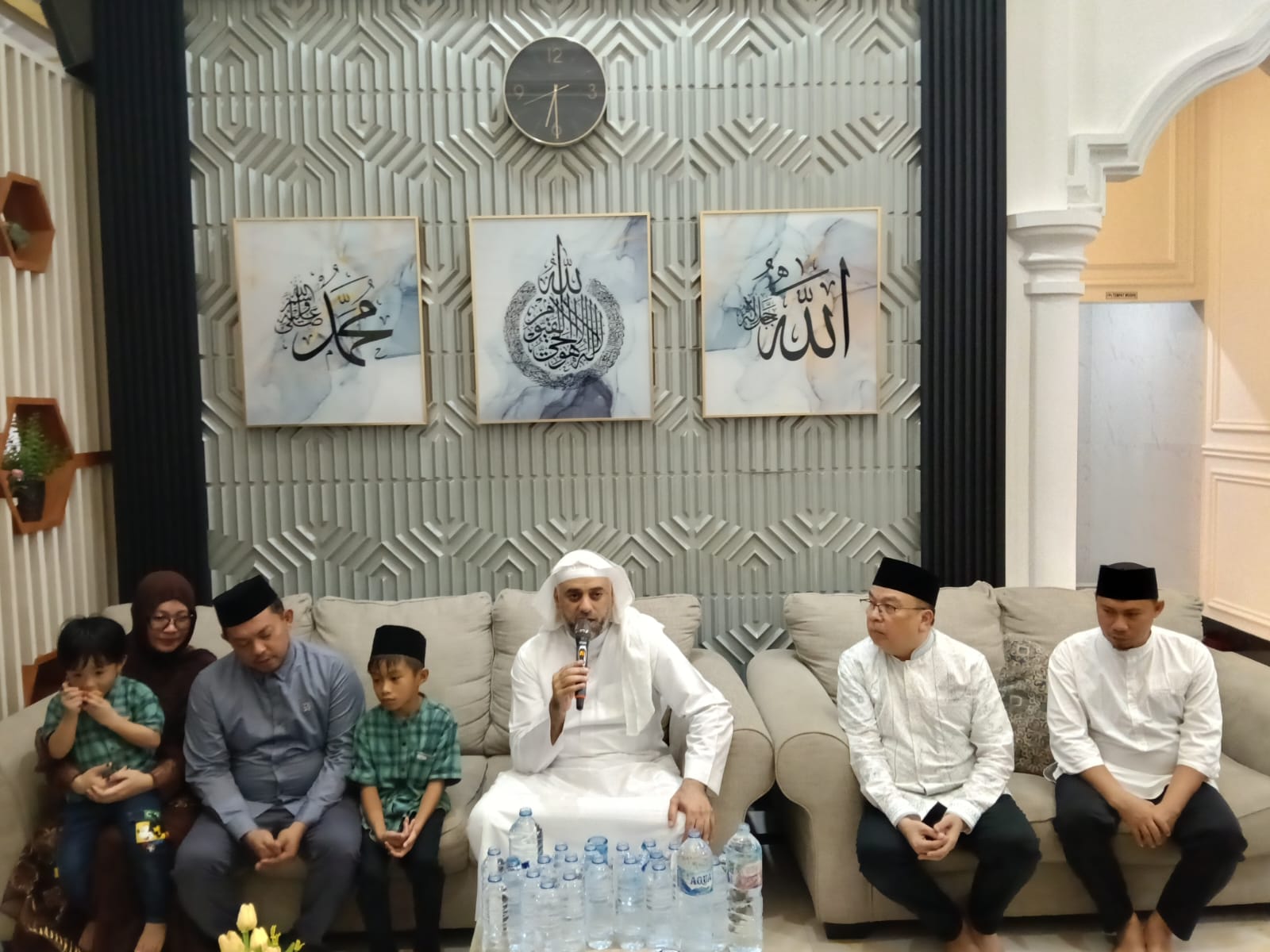 Safari Dakwah di Kotamobagu, Syekh Muhamad Ali Jaber Jalin Silaturahmi dengan Keluarga Rahman Saleh