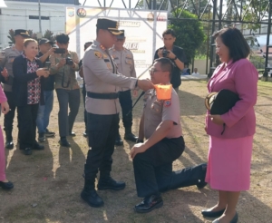 59 Personel Polres Kotamobagu dan Brimob Batalyon B Naik Pangkat, Kapolres Siram Air Kembang sebagai Simbol Pengabdian Baru
