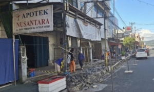 Astaga! Nekat Bongkar Trotoar di Pusat Kota Tomohon, Pemilik Ruko Terancam Sanks
