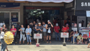 Turis Asing Ramaikan Gerak Jalan HUT RI ke-81 di Tomohon