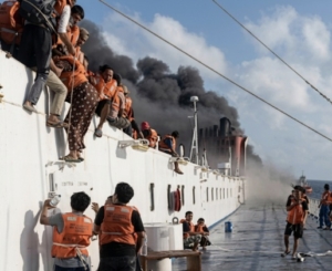KMP Mutiara Sentosa 2 Terbakar di Laut Madura, 4 Penumpang Tewas, Pencarian Korban Masih Berlangsung