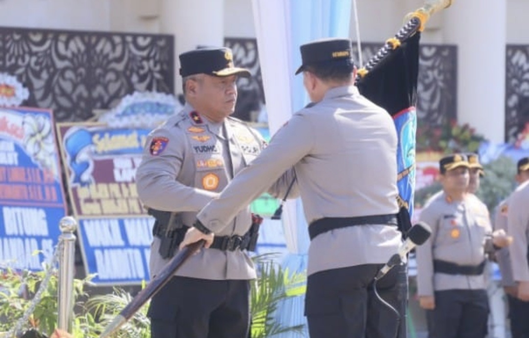 BREAKING NEWS Yudo Hermanto Terima Pataka Polda Sulut