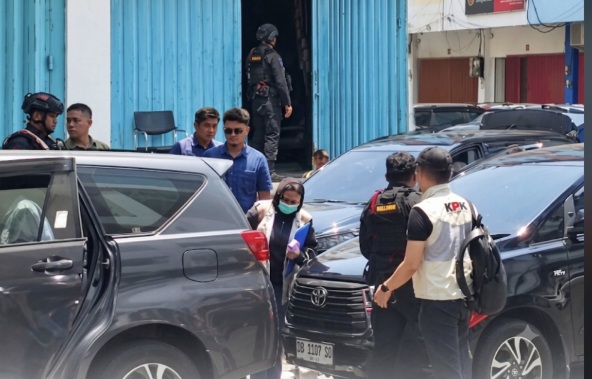 KPK Geledah Kantor Tony Tanos di Manado Ada Apa?